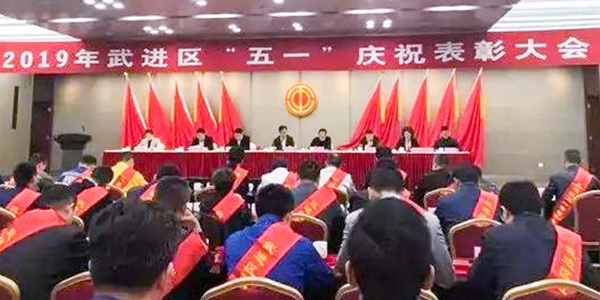 抱德炀和，善善从长-超凡标牌董事长张亚平获武进区“五一”劳动奖章